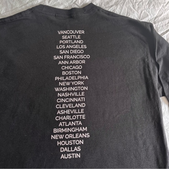 Schitt's Creek Patrick (Noah Reid) Limited Edition Tour Shirt NWOT Size MED - Picture 5 of 13